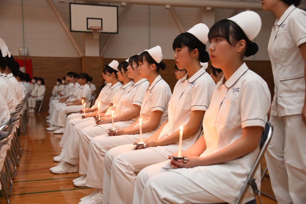 第74回生 戴帽式を挙行しました - 市立函館病院高等看護学院